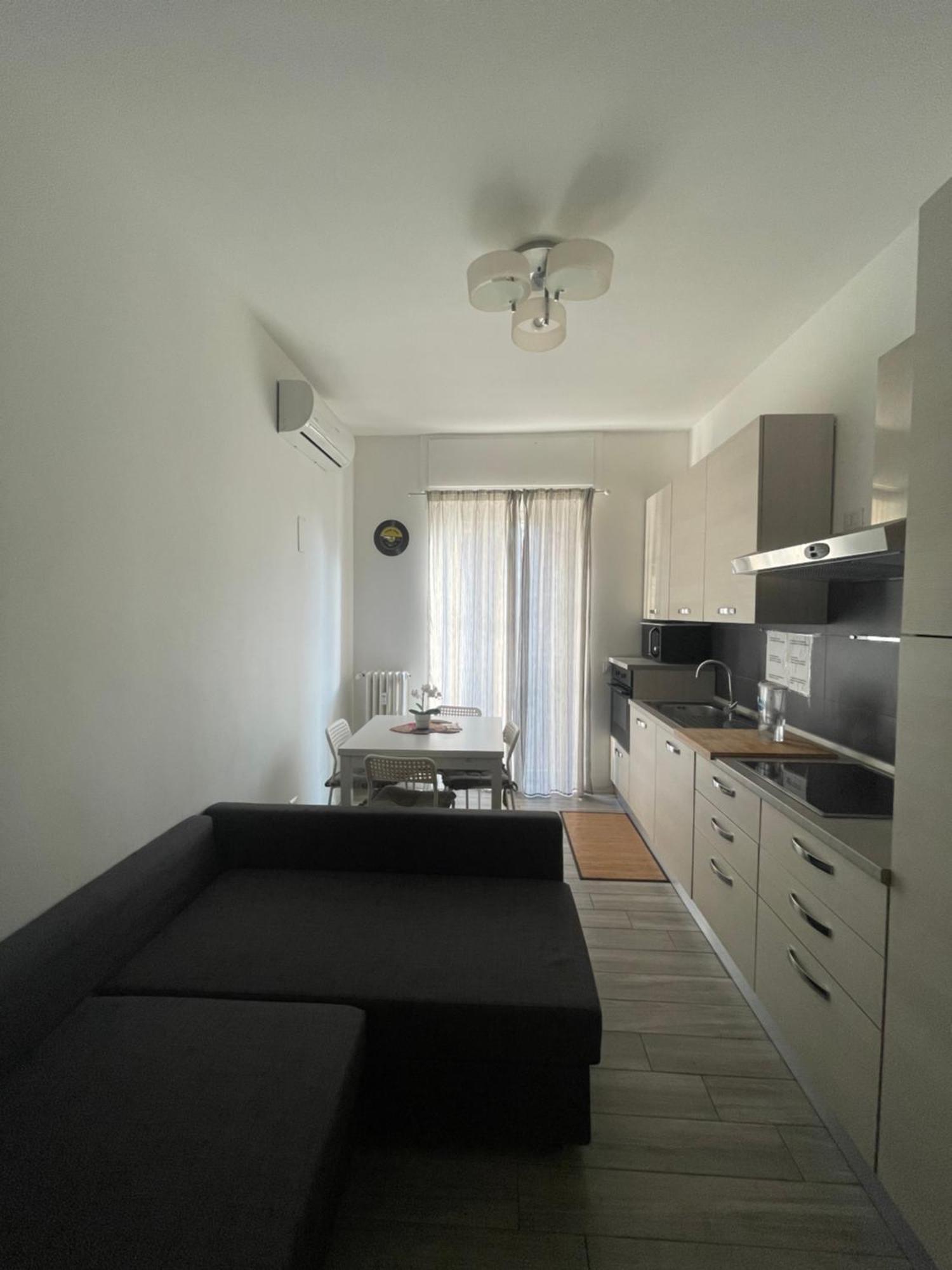 Gardone Apartment - Ampio Appartamento Con 2 Camere Da Letto - Comodo Per Duomo! Milan Exterior photo